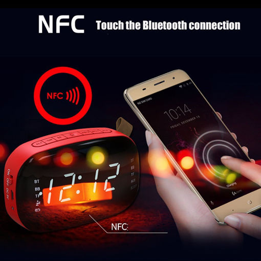 Immagine di LED Digital Alarm Clock Bwith Sleep Timer Snooze Fuction Compact Digital Modern Design